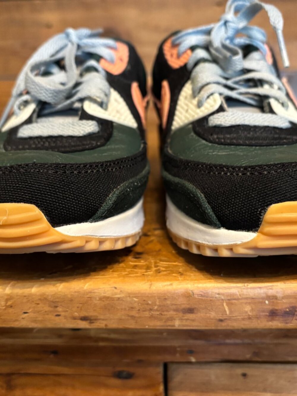 Nike "MOM" Air Max 90 Personalized Sneakers - Picture 5 of 7